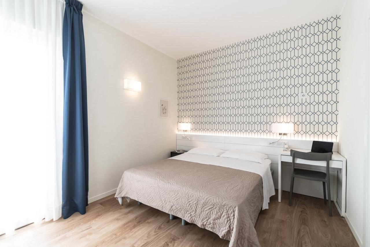 Hotel Kiss Риччоне Экстерьер фото