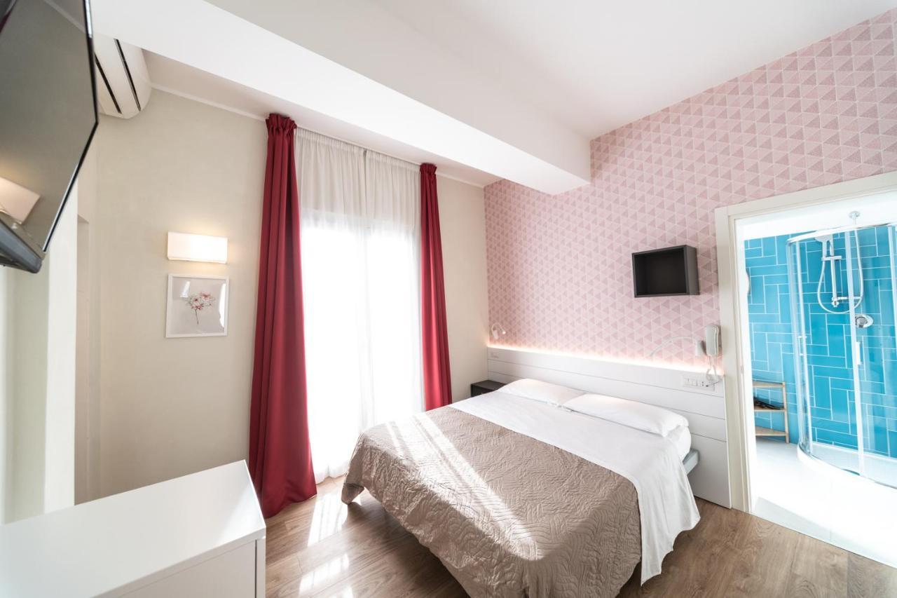 Hotel Kiss Риччоне Экстерьер фото