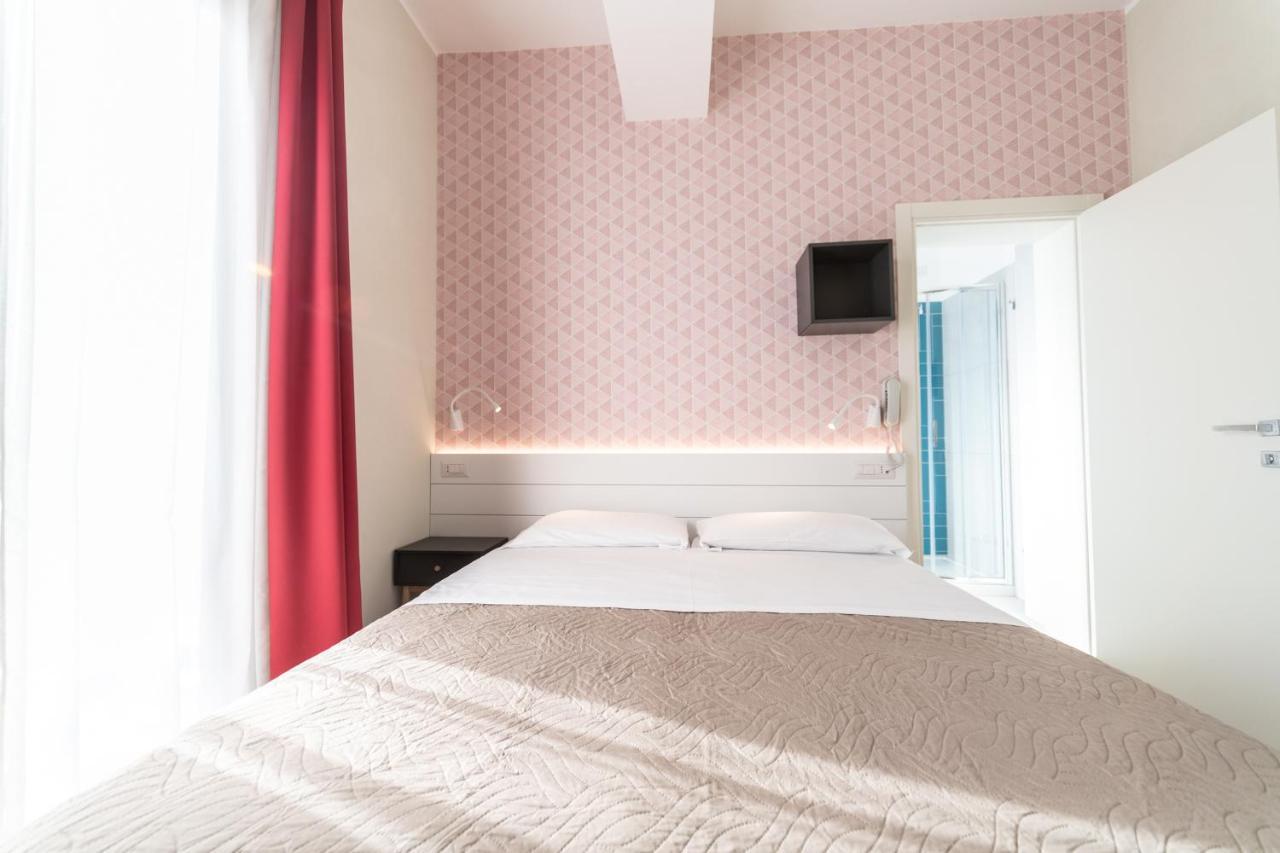 Hotel Kiss Риччоне Экстерьер фото